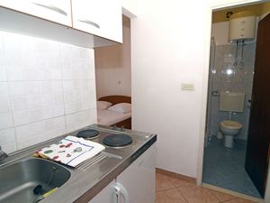 23931420-Studio-2-Makarska-300x225-2