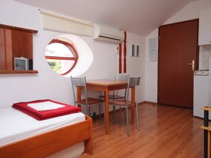 23929972-Studio-3-Mali Lošinj-300x225-1