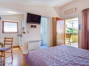 23929978-Studio-2-Mali Lošinj-300x225-4