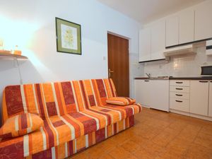 23934299-Studio-2-Malinska-300x225-3