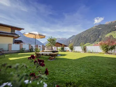 Hitchcock Apartment Stubai Garten