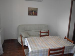 23932322-Studio-4-Novi Vinodolski-300x225-2