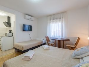 23933021-Studio-4-Novigrad-300x225-3