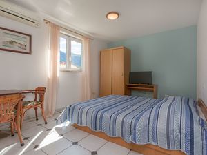 23944025-Studio-2-Omiš-300x225-2