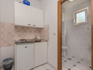 23944025-Studio-2-Omiš-300x225-4