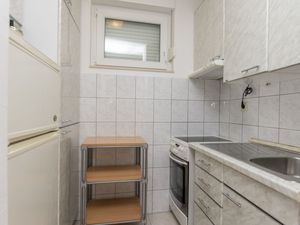 23943993-Studio-2-Omiš-300x225-5