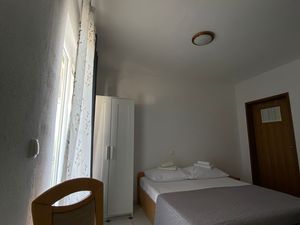 23947615-Studio-2-Omiš-300x225-5