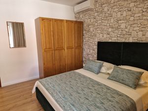 23926259-Studio-2-Omiš-300x225-3