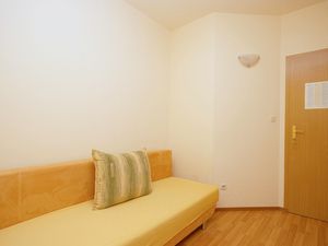 23927950-Studio-2-Omiš-300x225-2