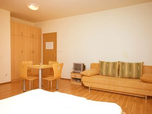 23927951-Studio-2-Omiš-300x225-2