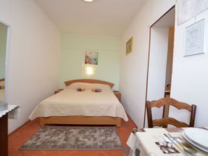 23945373-Studio-2-Opatija-300x225-4