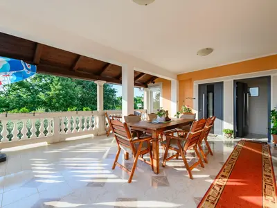 DiningRoom