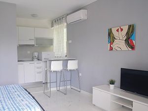 23740056-Studio-2-Rabac-300x225-2