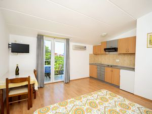 23941486-Studio-2-Rovinj-300x225-1