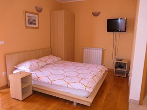 23932202-Studio-2-Senj-300x225-0