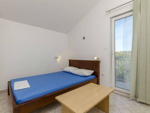 23940484-Studio-2-Sibenik-Brodarica-300x225-2