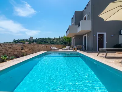 PoolOfHouse