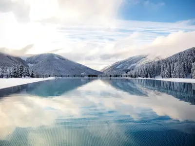 Infinity-Pool Winter