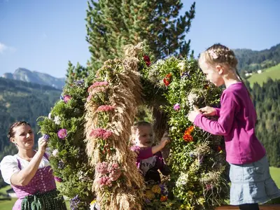 Erntekrone schmücken