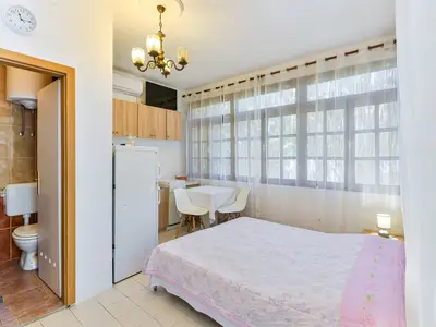 Studio für 2 Personen (19 m²) in Sukošan 1/10