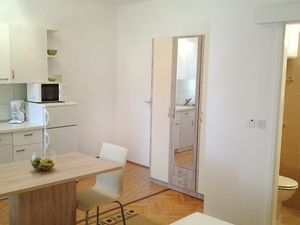 23928708-Studio-2-Stari Grad-300x225-5