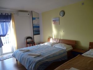 23943319-Studio-4-Starigrad-Paklenica-300x225-3