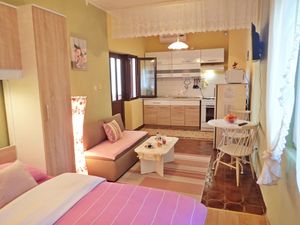 23944563-Studio-2-Starigrad-Paklenica-300x225-5