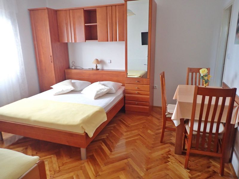 23944841-Studio-3-Starigrad-Paklenica-800x600-2