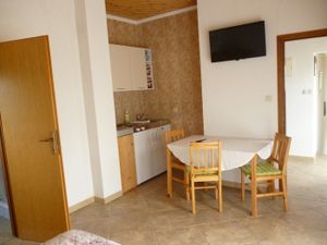 23945195-Studio-2-Starigrad-Paklenica-300x225-2