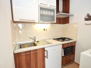 23929404-Studio-3-Starigrad-Paklenica-300x225-2