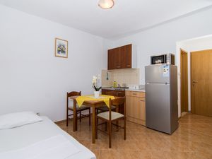 23932830-Studio-3-Trogir-300x225-3