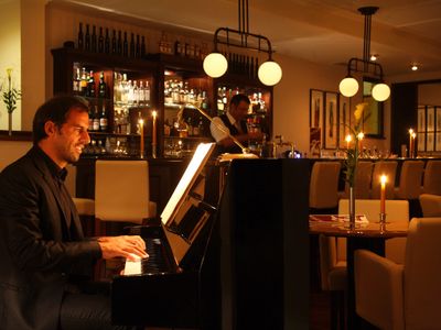 Piano Bar