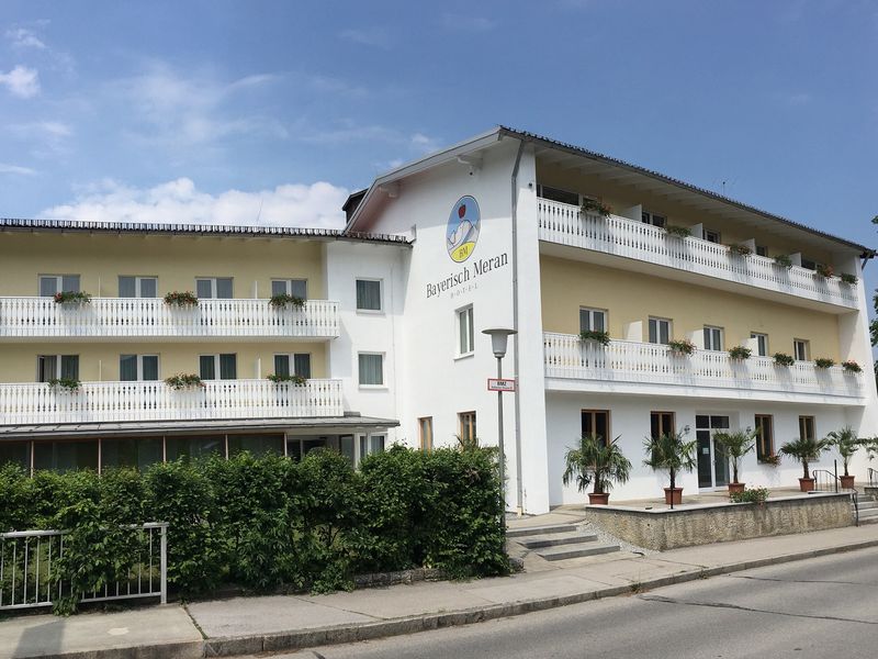 23553846-Suite-3-Bad Feilnbach-800x600-0