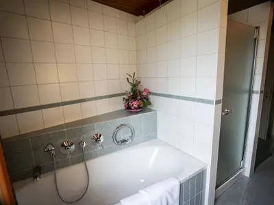 Badezimmer, Juniorsuite Villa Erika, Nebengebäude