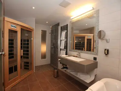 Badezimmer Zimmer 120 mit Wärmekabine