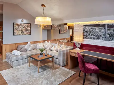 Wohnbereich mit Kuschelsofa & Sat-TV