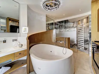 Badezimmer mit Whirlpool deluxe, Honeymoon-Suite