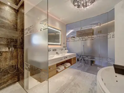 Badezimmer mit Whirlwanne, Relax-Suite