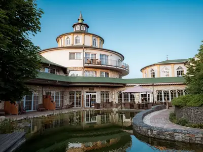 Blick auf Schlossteich und Turm Suite