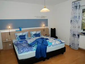 Whg Kornblum, Elternschlafzimmer mit Boxspringbett