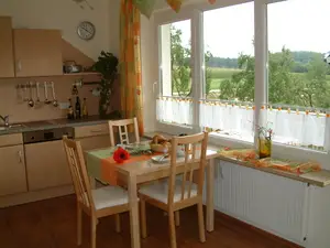 Whg Mohnblume, Wohnküche mit Zugang auf Balkon