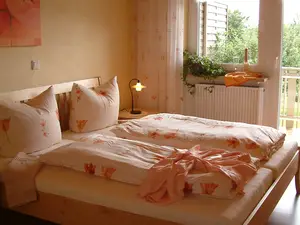 Whg Mohnblume, Elternschlafzimmer mit Zugang auf Balkon