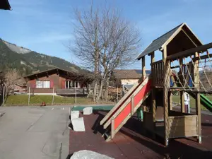 Kinderspielplatz vor dem Chalet