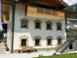 IMG_4029GstinighofHausplatzZugangFeWo