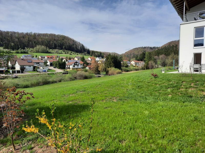 angrenzender Garten mit Terrasse FeWo