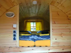 Gemütliches Bett für zwei Personen Gemütliches Bett für zwei Personen