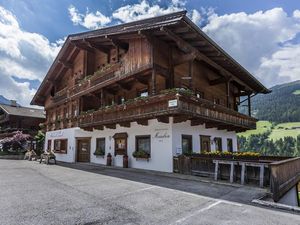 Moaeben Alpbach Aussenansicht Frühjahr