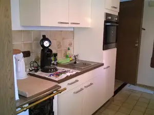 In der Küchennische findet sich alles was das Kochherz höher schlagen lässt!