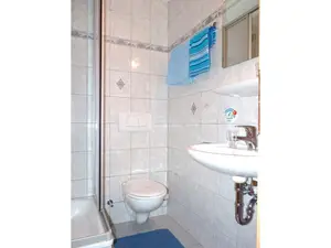Badezimmer mit Dusche/WC