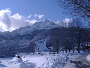 Jakobuskirche Aufham mit Hochstaufen